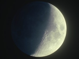Hold-HDR. A Föld színe kék :)