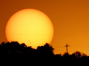 Szűrt napkorong+háttér=napfoltos naplemente
